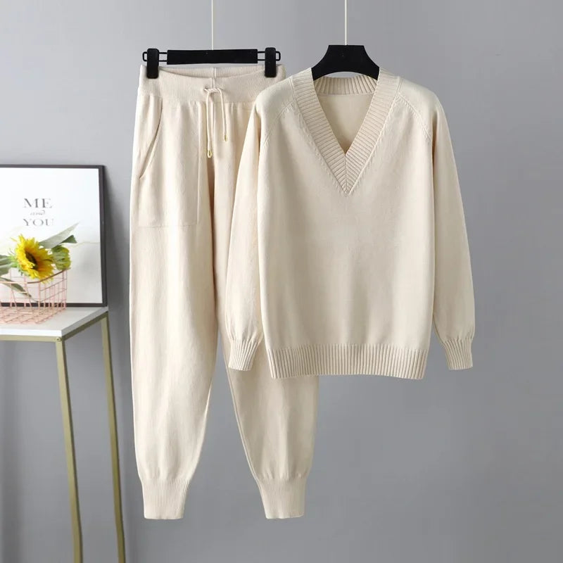 Women's Two-Piece Knit Set with V-Neck Sweater & Trousers – Noelia