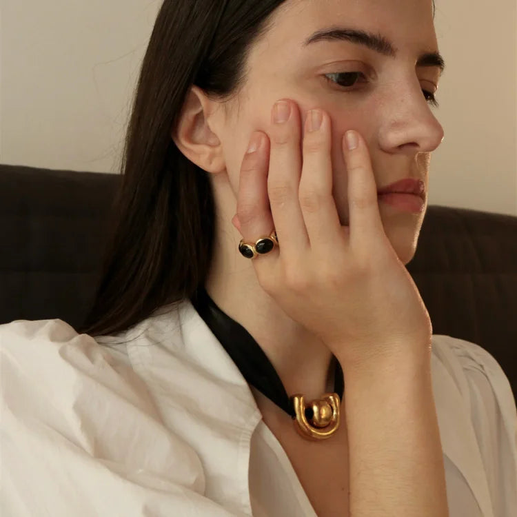 Gilded Onyx Ring - Celina-Nora Luxe