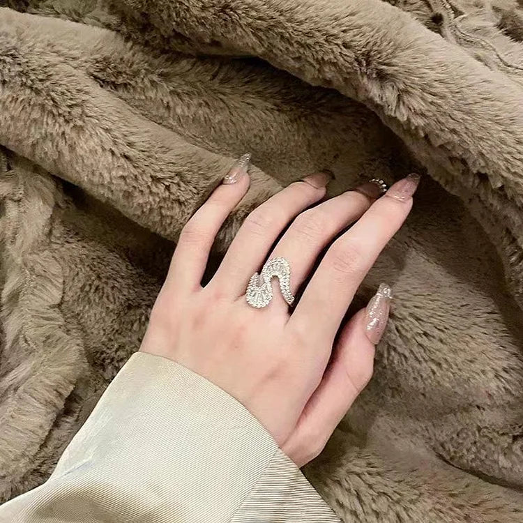 S-Shaped Silver Zirconia Ring - Seraphine-Nora Luxe